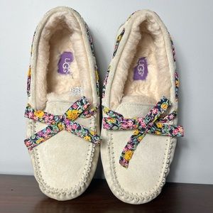 Ugg Dakota Suede Shearling Slipper Size 7 Ribbon